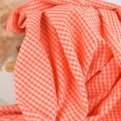 Tissu seersucker Eli Vichy petits carreaux - Pêche et fraise