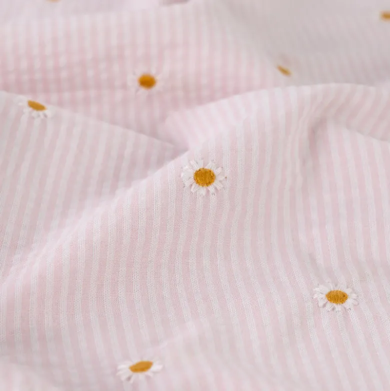 Tissu Seersucker Rose Nude Rayures Fines Brodé Marguerites – Coton Léger Été