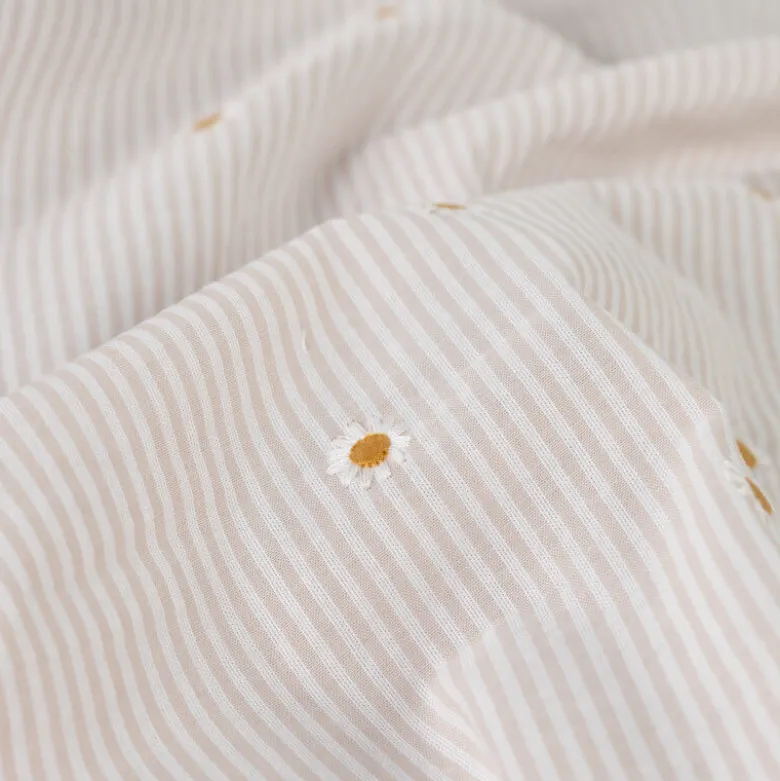 Tissu Seersucker Sable Rayures Fines Brodé Marguerites – Coton Léger Été