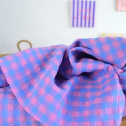 Tissu seersucker Vichy grands carreaux Bleu cobalt et rose