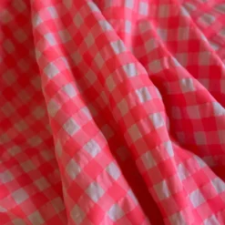 Tissu seersucker Vichy grands carreaux rose fluo