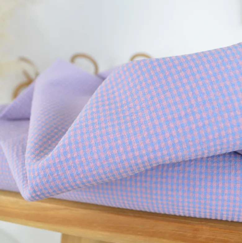 Tissu seersucker Vichy petits carreaux Bleu indigo et rose