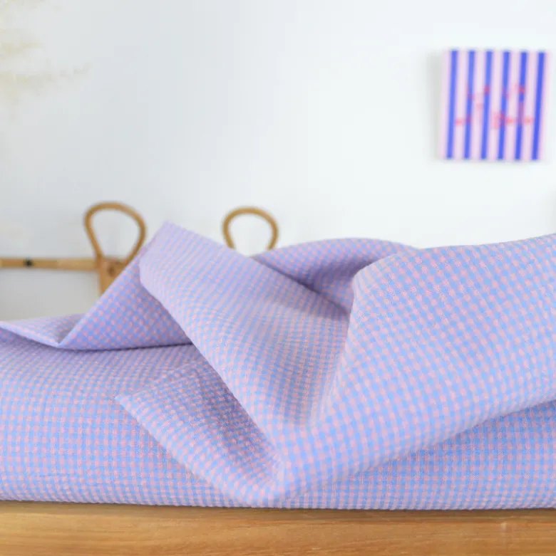 Tissu seersucker Vichy petits carreaux Bleu indigo et rose