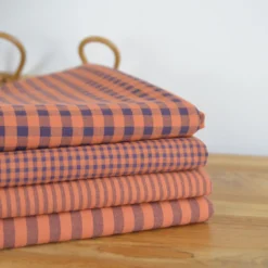 Tissu seersucker Vichy petits carreaux Caramel et Aubergine - OEKO TEX