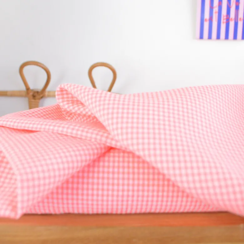 Tissu seersucker Vichy petits carreaux rose fluo