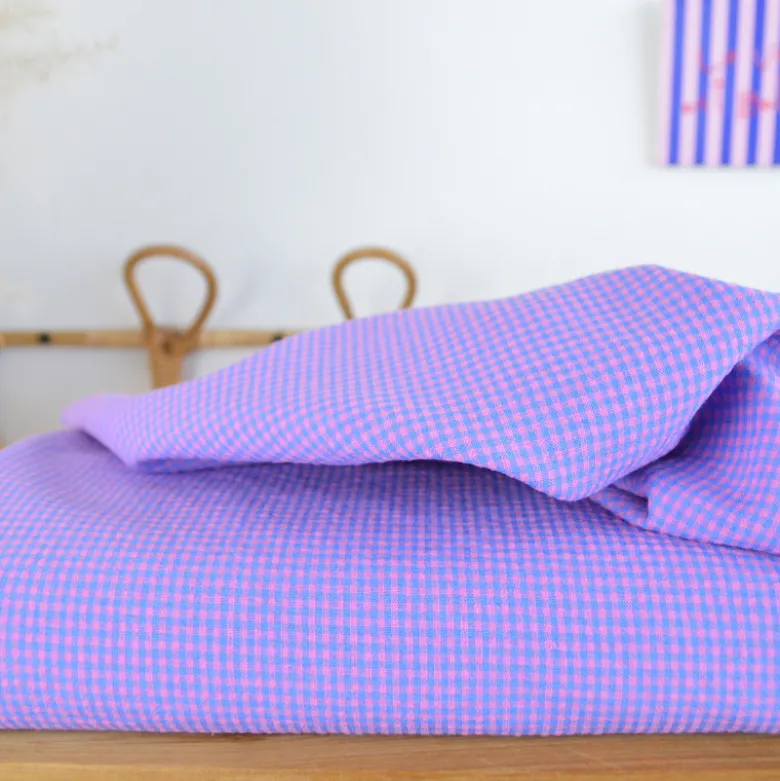 Tissu seersucker Vichy petits carreaux Bleu cobalt et rose