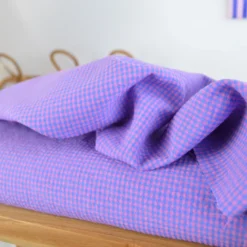 Tissu seersucker Vichy petits carreaux Bleu cobalt et rose