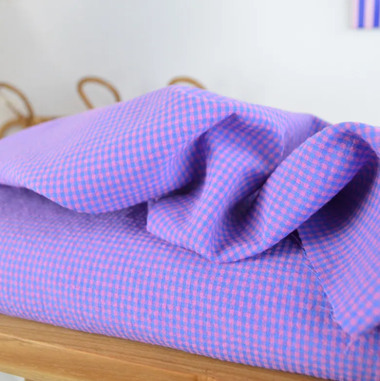 Tissu seersucker Vichy petits carreaux Bleu cobalt et rose