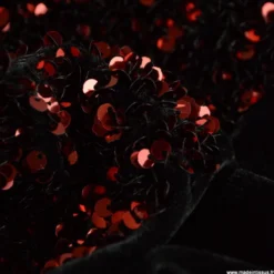 Tissu Sequin Rouge sur velours noir