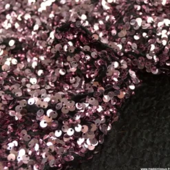 Tissu Sequin vieux rose sur velours noir