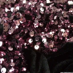 Tissu Sequin vieux rose sur velours noir