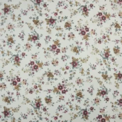 Tissu sergé fin de coton fleurs prunes fond blanc cassé