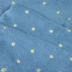 Tissu Sherpa Camilla brodée fleurs fond bleu - OEKO TEX