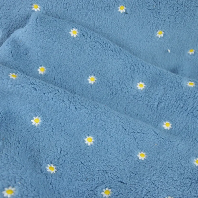 Tissu Sherpa Camilla brodée fleurs fond bleu - OEKO TEX