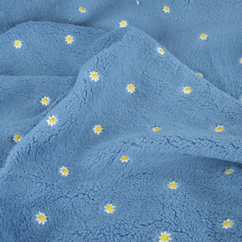 Tissu Sherpa Camilla brodée fleurs fond bleu - OEKO TEX