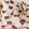 Tissu Sherpa lourde motif coeurs vieux rose fond écru - OEKO TEX