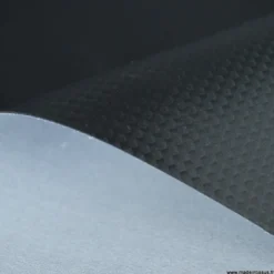Tissu simili cuir carbon noir pour sellerie automobile.