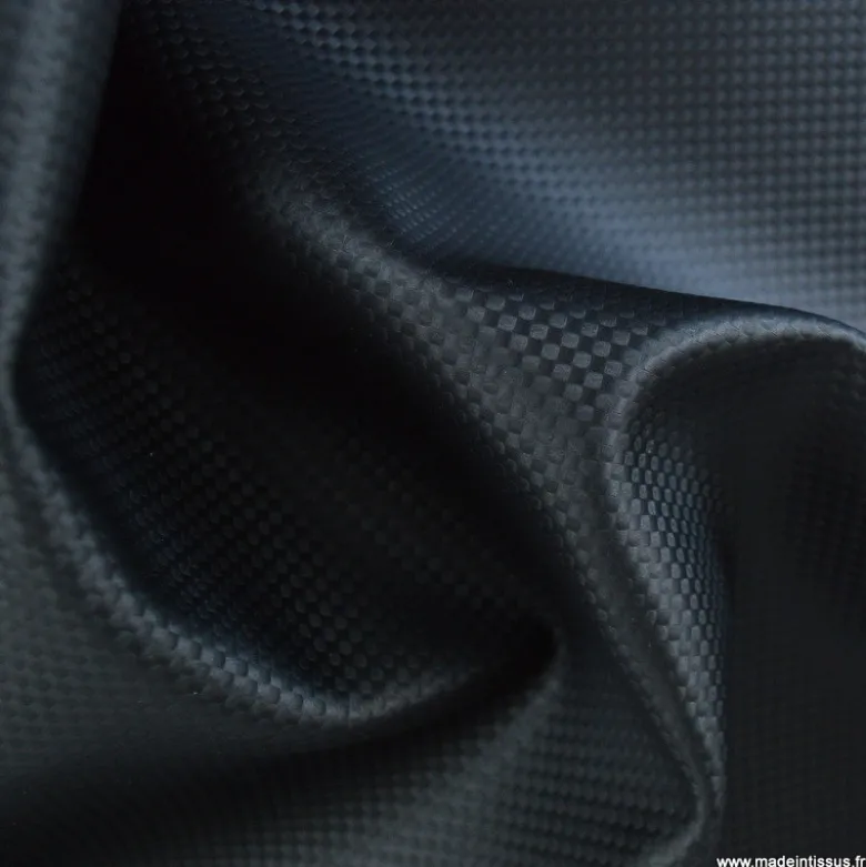 Tissu simili cuir carbon noir pour sellerie automobile.