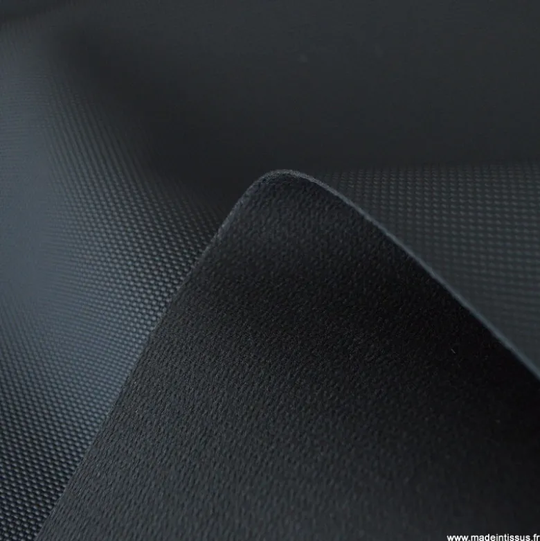 Tissu simili cuir pointillé noir pour sellerie moto.
