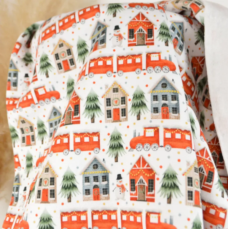 Tissu Sweat molleton de Noël motifs maisons et sapins rouge fond blanc