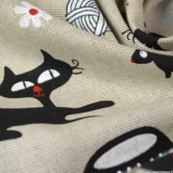 Tissu toile aspect lin motifs Chats et pelotes de laine - OEKO TEX