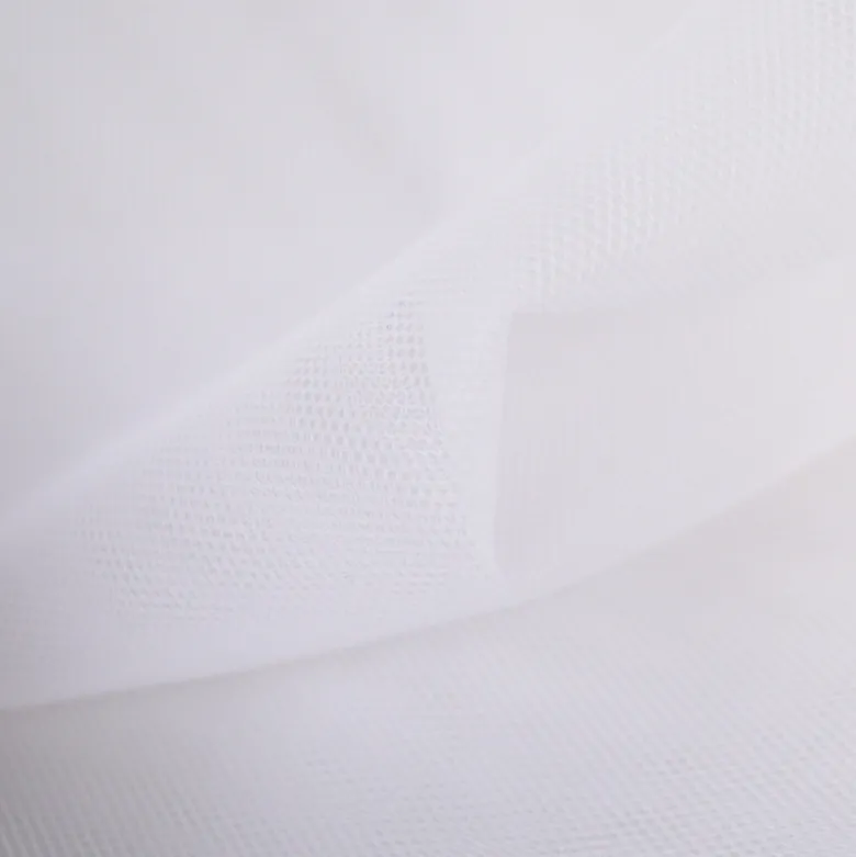 Tissu Tulle raide coloris BLANC 100% polyamide 300cm 27gr/m² .