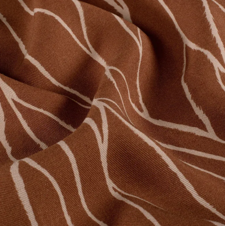 Tissu Twill de Viscose – Motif Graphique "Ondes Terracotta"