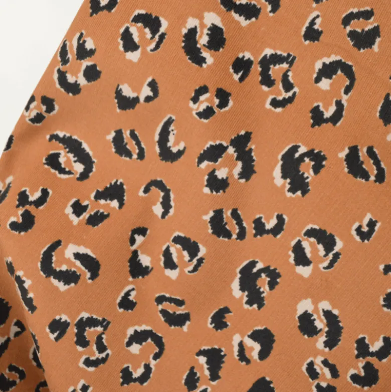 Tissu velours milleraies Fauve – motif léopard fond marron