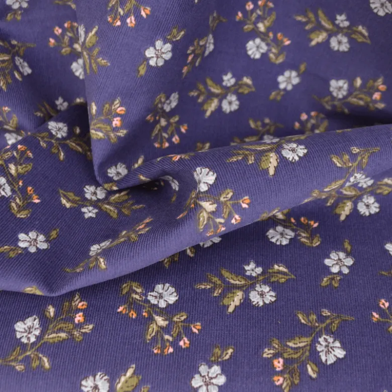 Tissu velours milleraies Lina – petites fleurs sur fond bleu