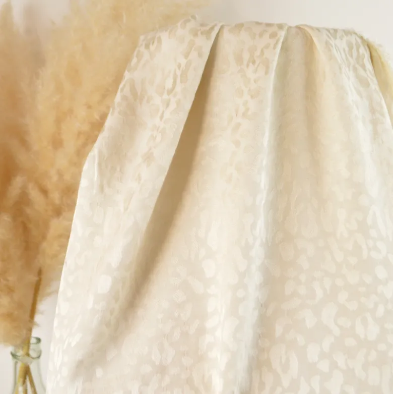 Tissu Viscose Jacquard Ecru Motif Léopard