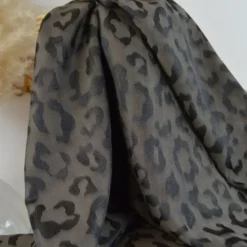 Tissu viscose jacquard motif léopard chocolat