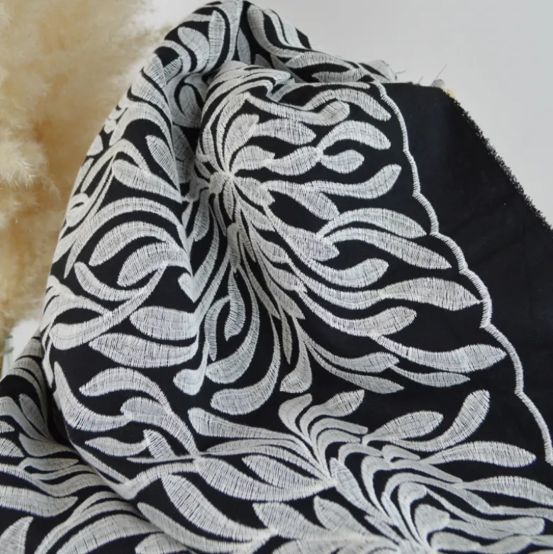 Tissu viscose lin brodé & festonné - Noir