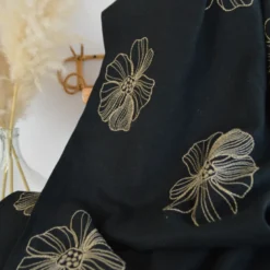 Tissu viscose lin motif fleurs sables fond noir