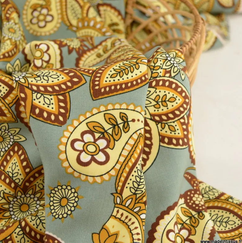Tissu Viscose motif fleurs cachemire fond Gris
