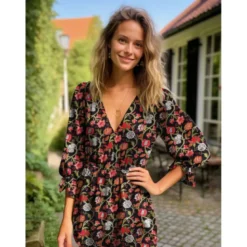 Tissu viscose stretch motif fleurs rouges fond noir