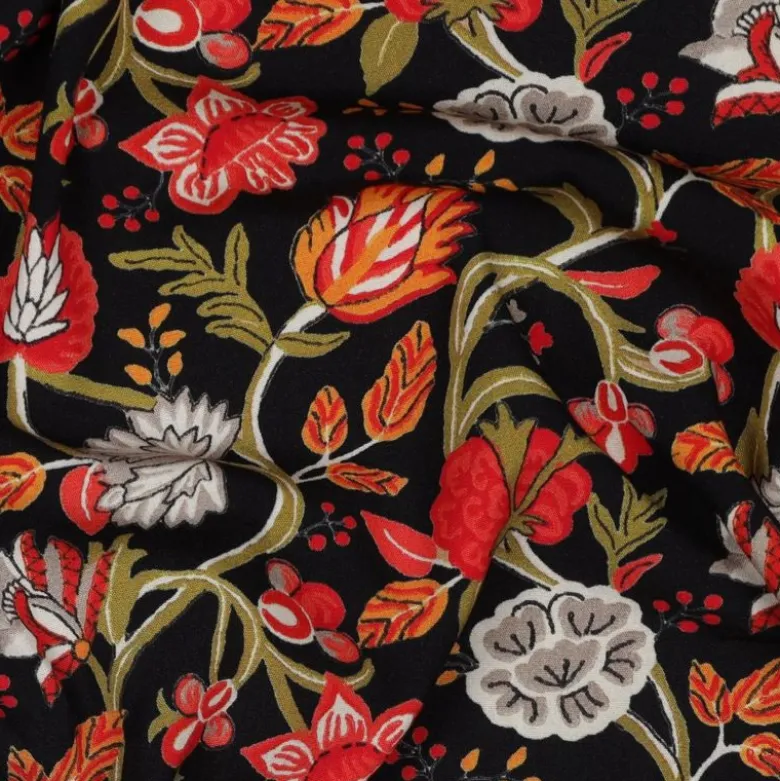 Tissu viscose stretch motif fleurs rouges fond noir