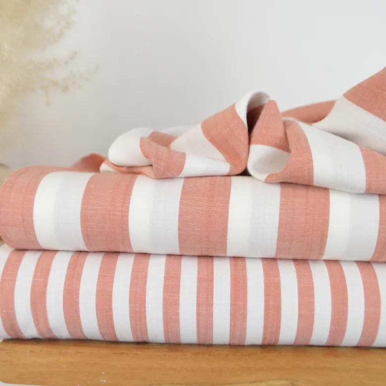 Tissu viscose tissé teinte à rayures larges marsala