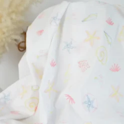 Tissu voile de coton brodé Coquillages fond blanc