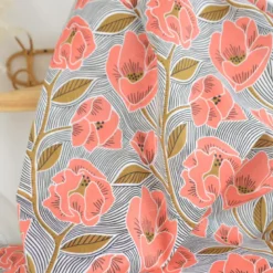 Tissu voile de coton motif fleurs corail et ocre fond rayé
