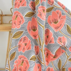 Tissu voile de coton motif fleurs corail et ocre fond rayé