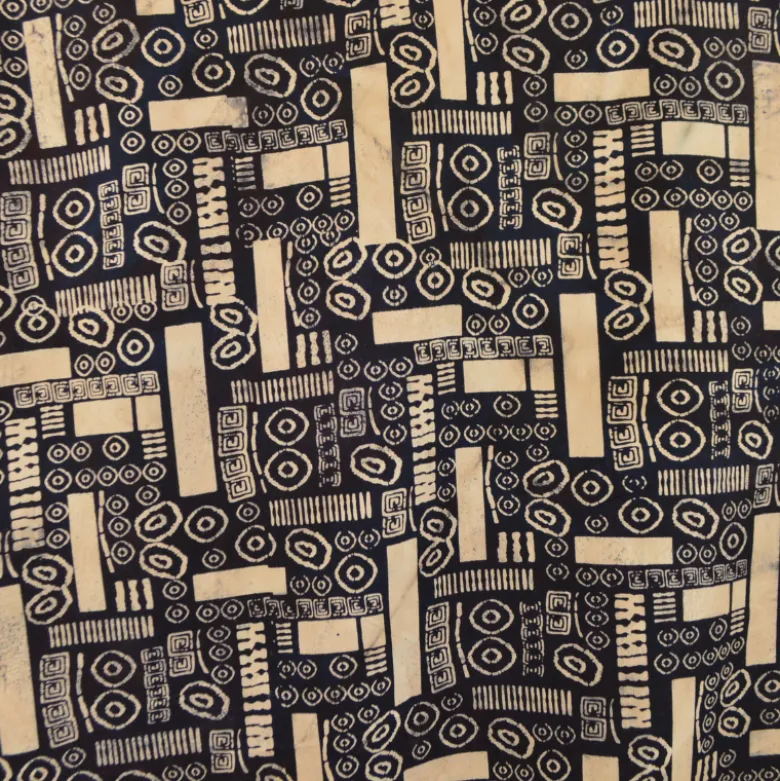 Viscose Batik Java – Motifs géométriques écrus sur fond bleu nuit