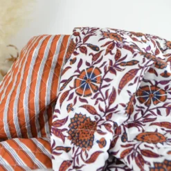 Voile de coton matelassée Khimsar motif fleurs et rayures Cognac