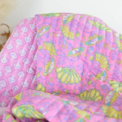 Voile de coton matelassée motif fleurs jaunes et roses