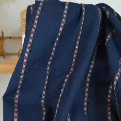 Voile de coton à rayures fines jacquard bleu marine