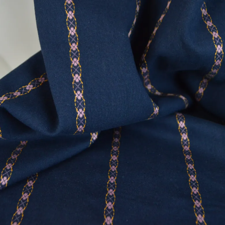 Voile de coton à rayures fines jacquard bleu marine