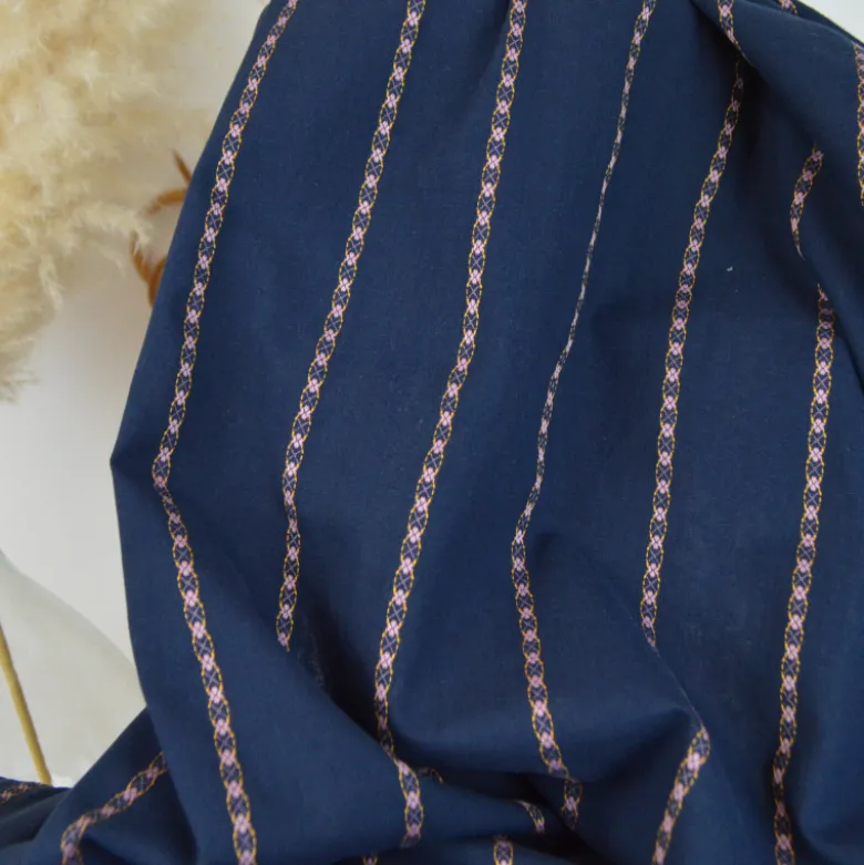 Voile de coton à rayures fines jacquard bleu marine